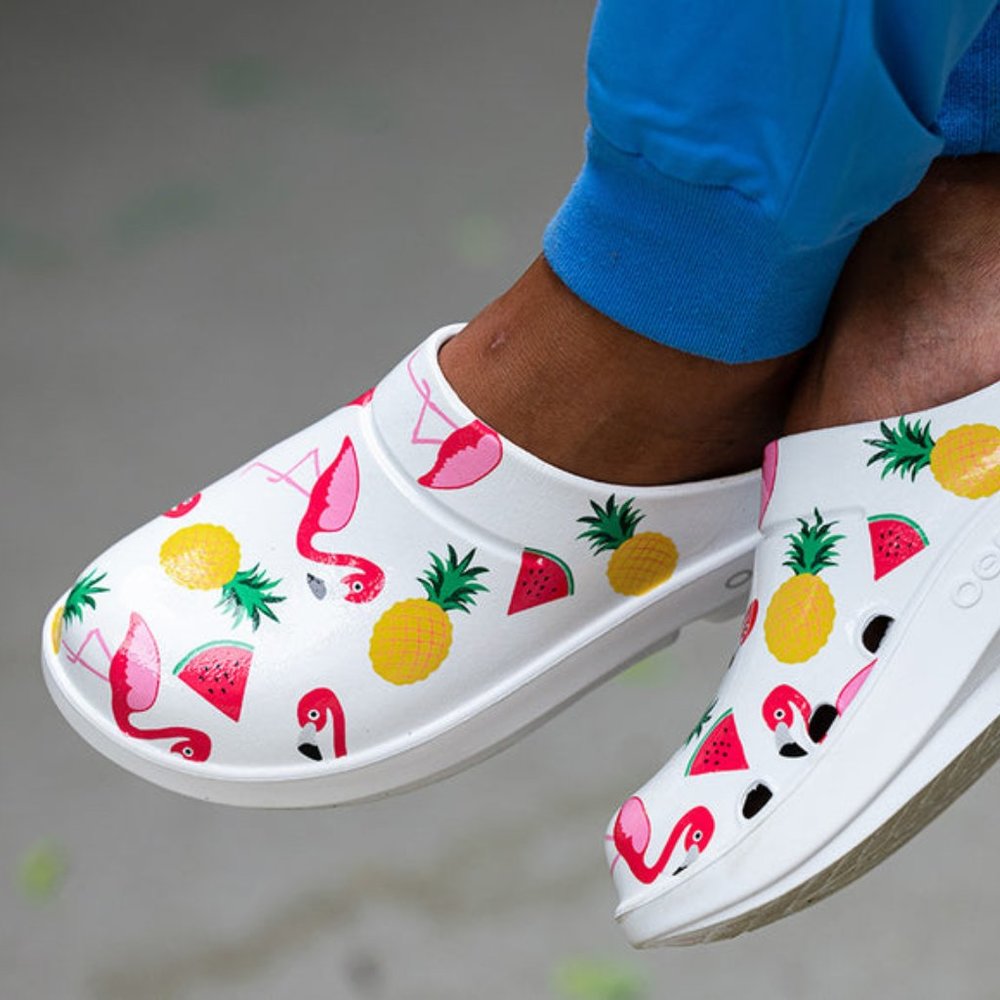 🚨 OOFOS 🌟 NWT 🌟 Limited Edition 🌟 OOcloog Flamingo Fruit clog W12